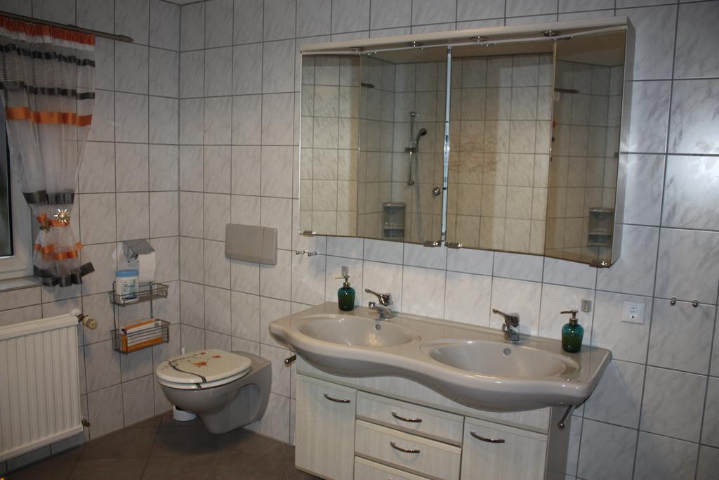 Ferienwohnung Fam. Hoehn كابل غرافنهاوسن المظهر الخارجي الصورة